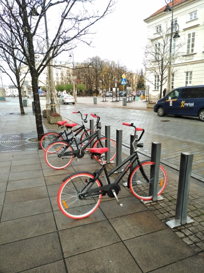 Если появление велосипедов напоминает вам о велосипедах Cross Bike, уже анонсированных летом, которые должны были появиться на улицах Варшавы, тогда